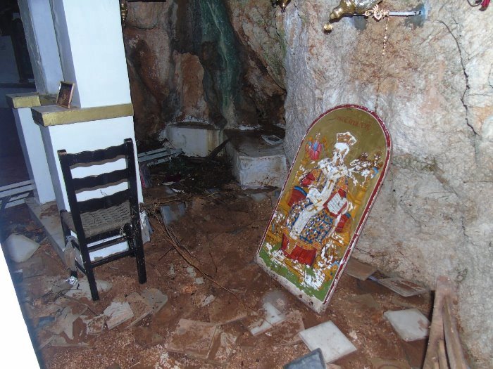 Κεφαλονιά: Ο χείμαρρος παρέσυρε την εικόνα της Αγίας Βαρβάρας μέσα από τον ναό [εικόνες]  | iefimerida.gr 4