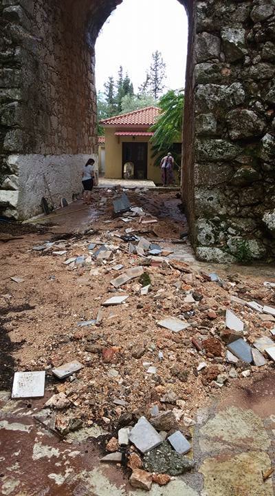 Κεφαλονιά: Ο χείμαρρος παρέσυρε την εικόνα της Αγίας Βαρβάρας μέσα από τον ναό [εικόνες]  | iefimerida.gr 7