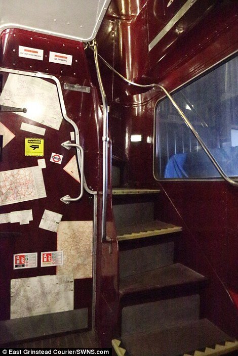 Η κινητή παμπ: Βρετανός μετέτρεψε ένα διώροφο λεωφορείο σε επιχείρηση [εικόνες]  | iefimerida.gr 6