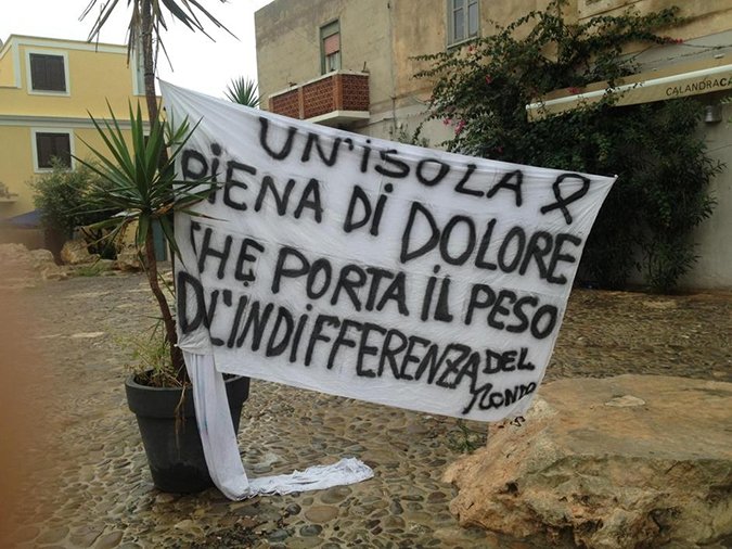 Κάτοικοι της Λαμπεντούζα αποδοκίμασαν τον Ζοζέ Μπαρόζο: Δολοφόνοι να δείτε πως ζουν οι μετανάστες...[εικόνες] | iefimerida.gr 2