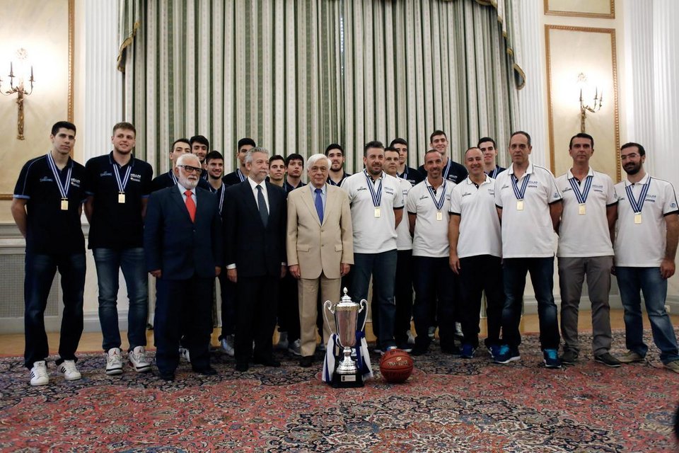 Οι «χρυσοί» έφηβοι του μπάσκετ τιμήθηκαν από τον Πρόεδρο της Δημοκρατίας [εικόνες] | iefimerida.gr 4