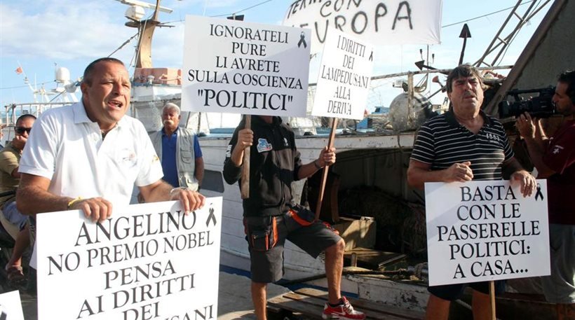 Κάτοικοι της Λαμπεντούζα αποδοκίμασαν τον Ζοζέ Μπαρόζο: Δολοφόνοι να δείτε πως ζουν οι μετανάστες...[εικόνες] | iefimerida.gr 0