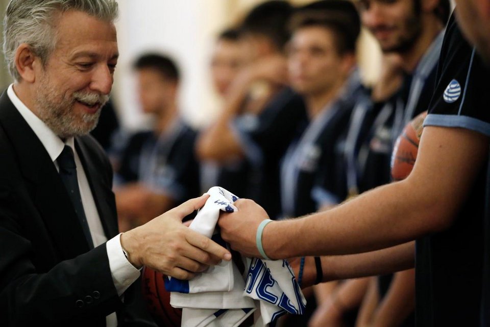 Οι «χρυσοί» έφηβοι του μπάσκετ τιμήθηκαν από τον Πρόεδρο της Δημοκρατίας [εικόνες] | iefimerida.gr 3