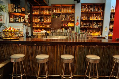 Παρασκευή, ημέρα για βόλτα: Τα  10 καλύτερα κοκτέιλ μπαρ της Αθήνας [εικόνες] | iefimerida.gr 5