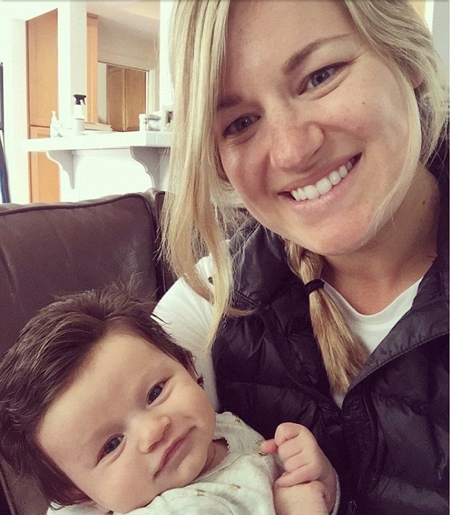 Νεογέννητο που έγινε viral - Τα πυκνά μαλλιά που έδωσαν «έμπνευση» στις μαμάδες [εικόνες] | iefimerida.gr 0