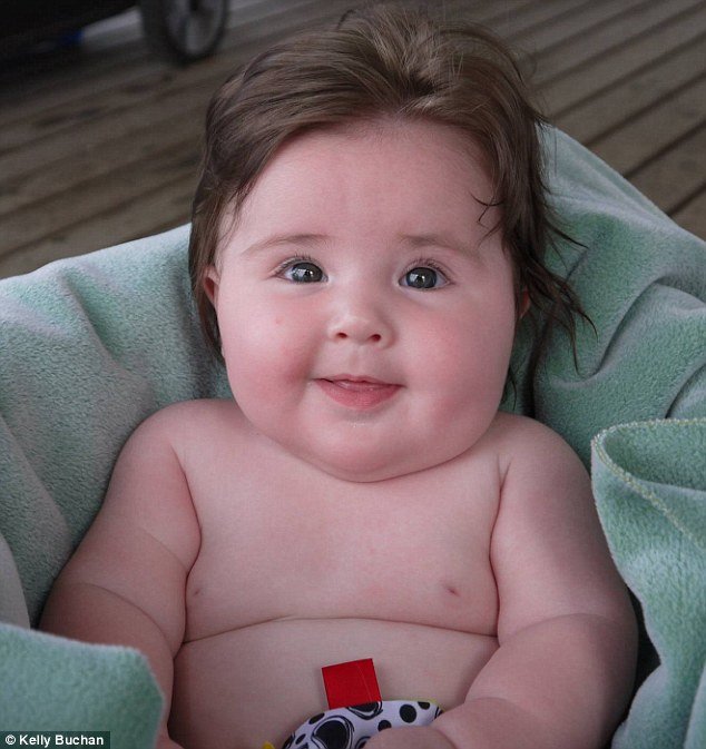 Νεογέννητο που έγινε viral - Τα πυκνά μαλλιά που έδωσαν «έμπνευση» στις μαμάδες [εικόνες] | iefimerida.gr 1