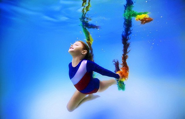 Υποβρύχια μαγεία: Οταν οι μπόμπιρες ποζάρουν μέσα στο νερό [εικόνες] | iefimerida.gr 0