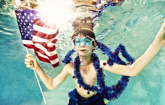 Υποβρύχια μαγεία: Οταν οι μπόμπιρες ποζάρουν μέσα στο νερό [εικόνες] | iefimerida.gr 9