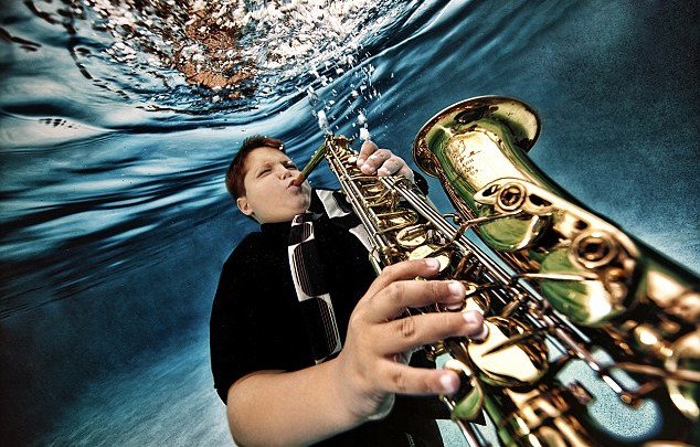 Υποβρύχια μαγεία: Οταν οι μπόμπιρες ποζάρουν μέσα στο νερό [εικόνες] | iefimerida.gr 3