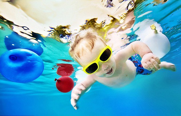 Υποβρύχια μαγεία: Οταν οι μπόμπιρες ποζάρουν μέσα στο νερό [εικόνες] | iefimerida.gr 4