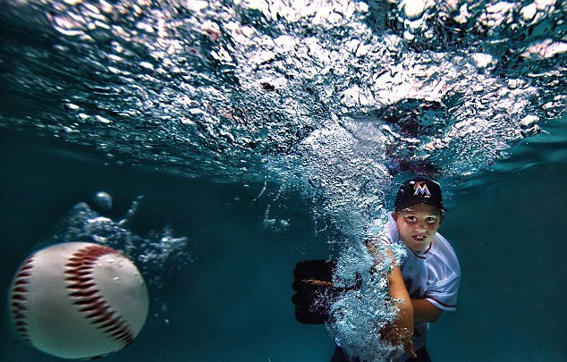 Υποβρύχια μαγεία: Οταν οι μπόμπιρες ποζάρουν μέσα στο νερό [εικόνες] | iefimerida.gr 7