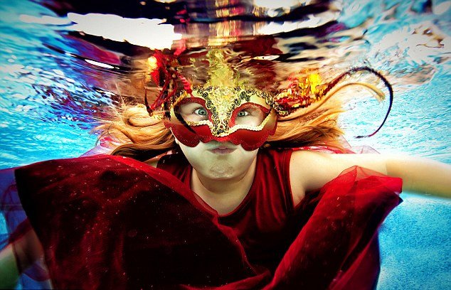 Υποβρύχια μαγεία: Οταν οι μπόμπιρες ποζάρουν μέσα στο νερό [εικόνες] | iefimerida.gr 8