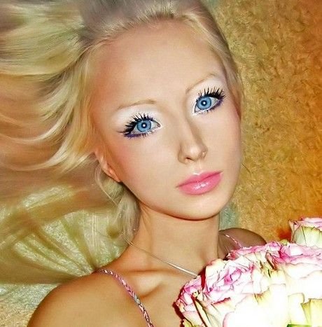 Τρομακτική ομοιότητα 21χρονης Ρωσίδας με τη Barbie [εικόνες] | iefimerida.gr 1