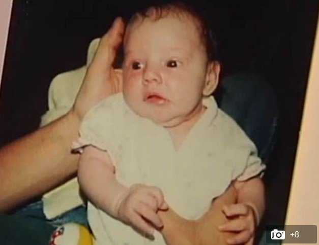 Βρήκε τη μητέρα της μέσω facebook -Την είχε εγκαταλείψει, νεογέννητη, σε ένα  Burger King [εικόνες] | iefimerida.gr 8