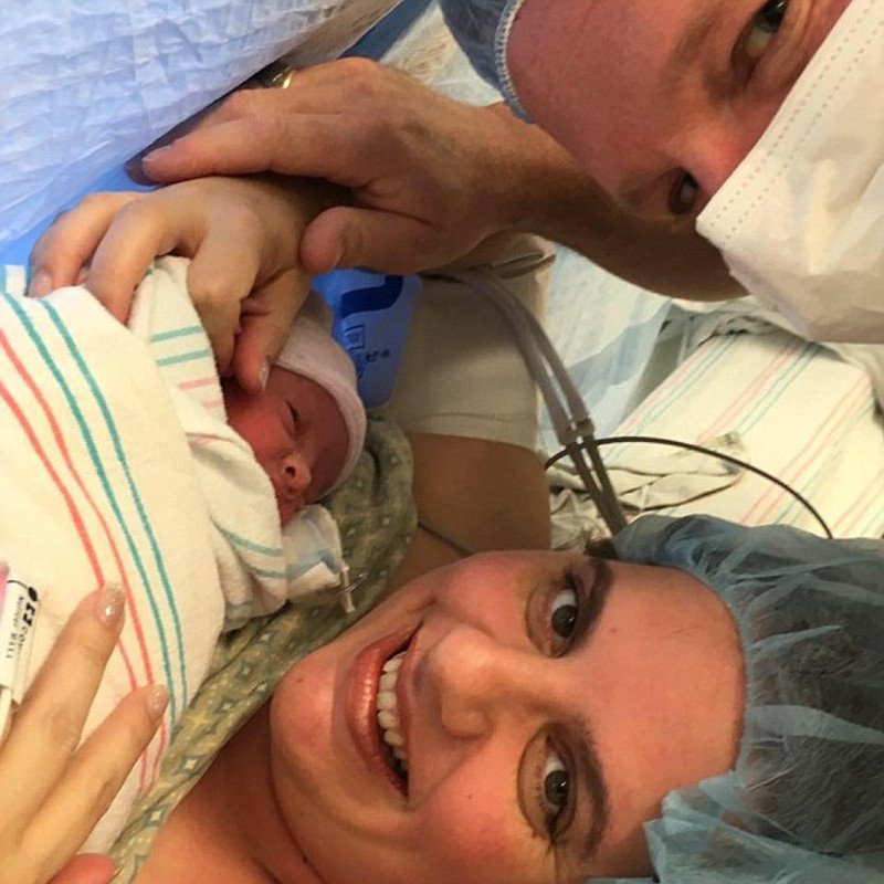 Ιατρικό θαύμα: Το μωρό που γεννήθηκε δύο φορές [εικόνες] | iefimerida.gr 2