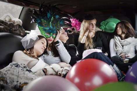 Στα άδυτα των γυναικείων μπάτσελορ πάρτι -Στρίπερ και νάνοι που τα πετούν όλα, ενώ το αλκοόλ ρέει άφθονο [εικόνες] | iefimerida.gr 7