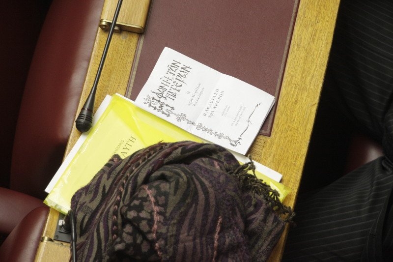 To backstage της χθεσινής ψηφοφορίας: Οι 12ποντες γαλάζιες γόβες της Τζάκρη, η «πεταμένη» γούνα και τα ντεπόν [εικόνες] | iefimerida.gr 4