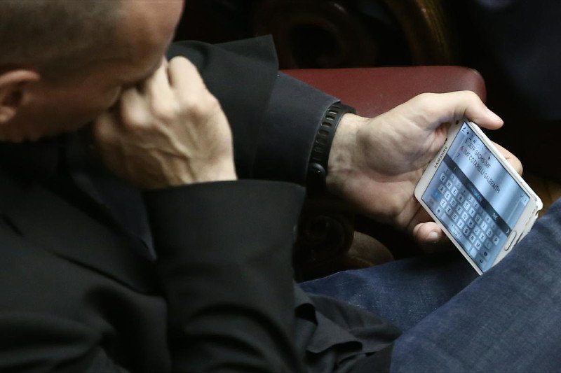 Το σακίδιο του Βαρουφάκη, το εμπριμέ της Ραχήλ και οι συστάσεις Καραμανλή στο Δένδια [εικόνες] | iefimerida.gr 6