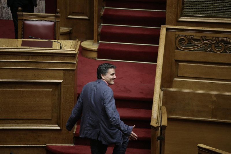 Το σακίδιο του Βαρουφάκη, το εμπριμέ της Ραχήλ και οι συστάσεις Καραμανλή στο Δένδια [εικόνες] | iefimerida.gr 8