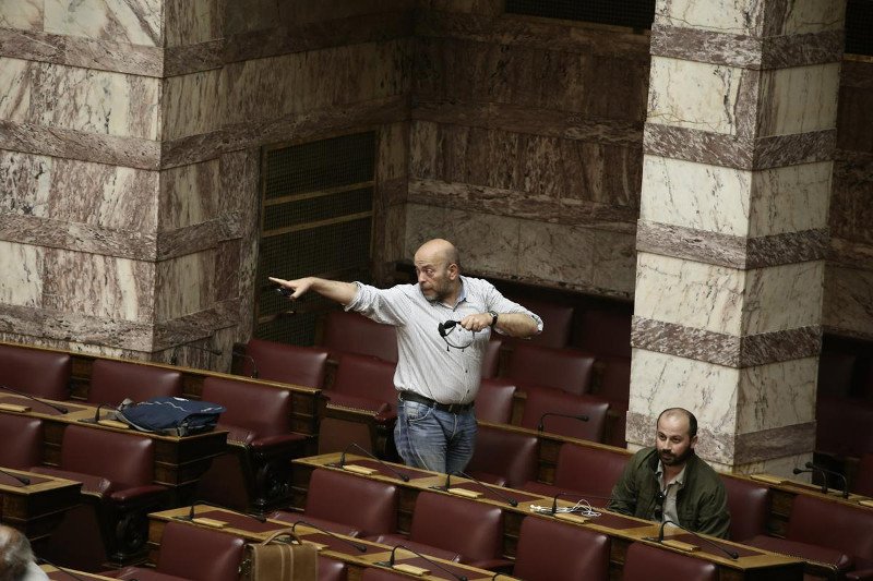 Το σακίδιο του Βαρουφάκη, το εμπριμέ της Ραχήλ και οι συστάσεις Καραμανλή στο Δένδια [εικόνες] | iefimerida.gr 10