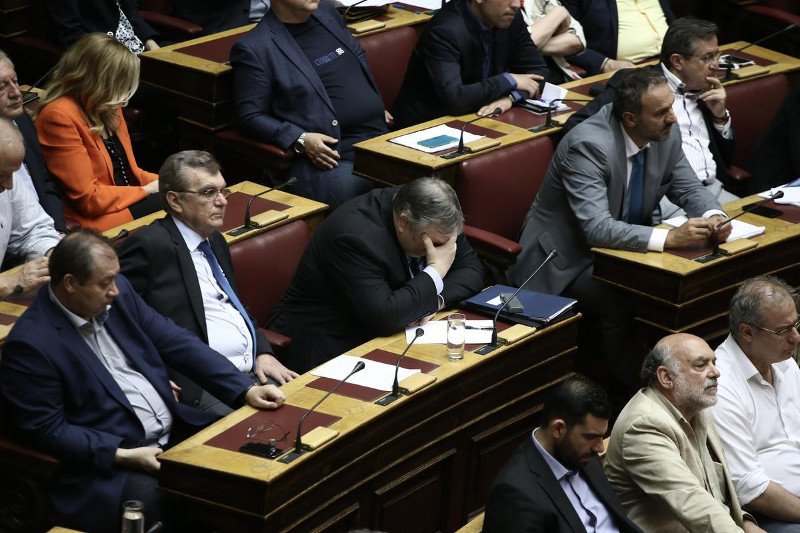 Το σακίδιο του Βαρουφάκη, το εμπριμέ της Ραχήλ και οι συστάσεις Καραμανλή στο Δένδια [εικόνες] | iefimerida.gr 11