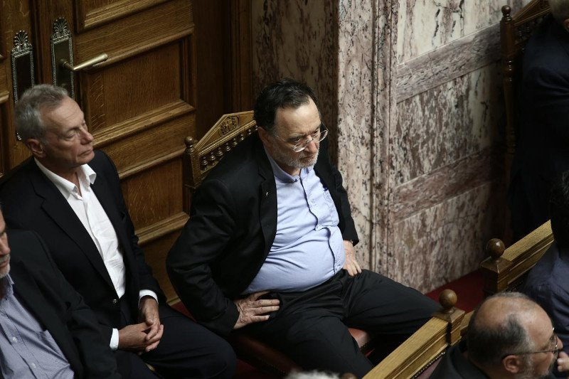 Το σακίδιο του Βαρουφάκη, το εμπριμέ της Ραχήλ και οι συστάσεις Καραμανλή στο Δένδια [εικόνες] | iefimerida.gr 9