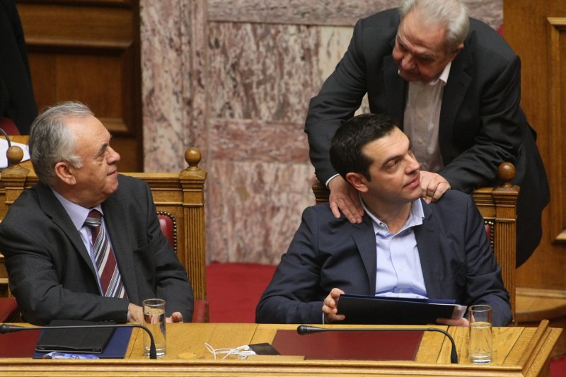 To backstage της χθεσινής ψηφοφορίας: Οι 12ποντες γαλάζιες γόβες της Τζάκρη, η «πεταμένη» γούνα και τα ντεπόν [εικόνες] | iefimerida.gr 7