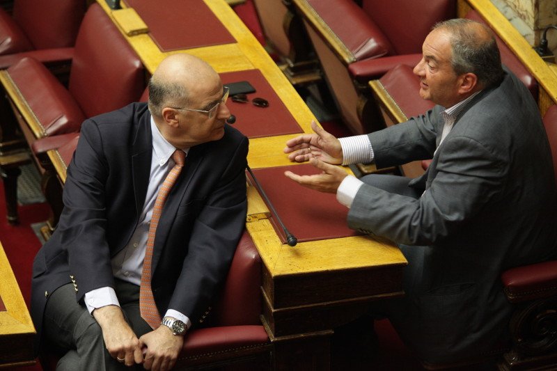 Το σακίδιο του Βαρουφάκη, το εμπριμέ της Ραχήλ και οι συστάσεις Καραμανλή στο Δένδια [εικόνες] | iefimerida.gr 15