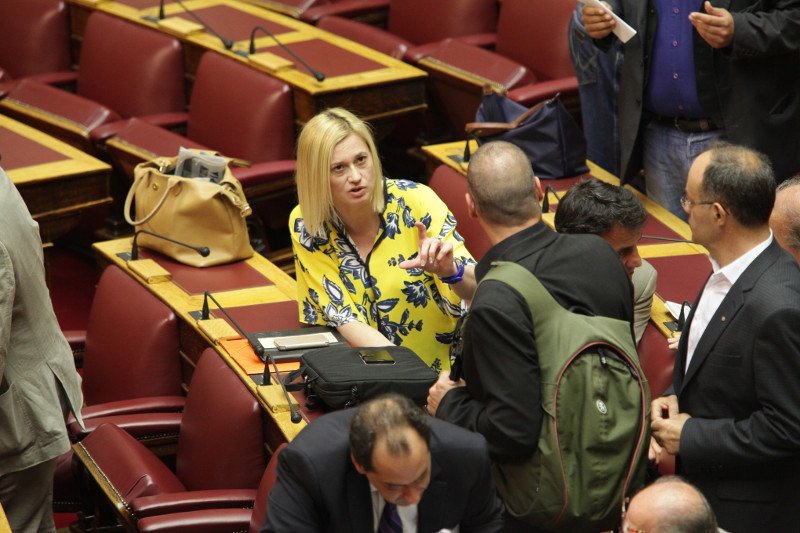 Το σακίδιο του Βαρουφάκη, το εμπριμέ της Ραχήλ και οι συστάσεις Καραμανλή στο Δένδια [εικόνες] | iefimerida.gr 4