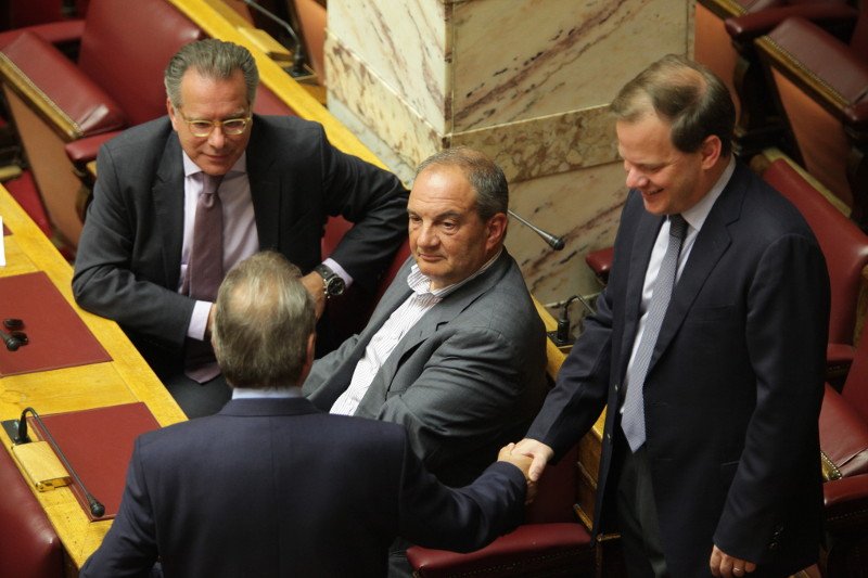 Το σακίδιο του Βαρουφάκη, το εμπριμέ της Ραχήλ και οι συστάσεις Καραμανλή στο Δένδια [εικόνες] | iefimerida.gr 14