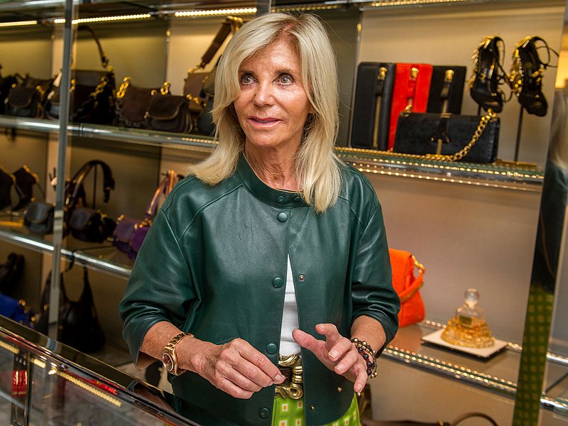 Αυτή είναι η Ελβετίδα πωλήτρια που αρνήθηκε να πουλήσει πανάκριβη τσάντα στην Οπρα Γουίνφρεϊ επειδή είναι μαύρη [εικόνες] | iefimerida.gr 0