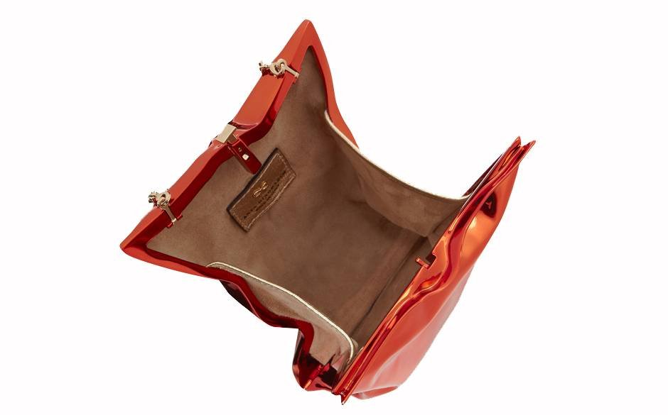 Γιατί θέλουν όλες να κρατήσουν ένα σακουλάκι πατατάκια -Η τσάντα ύμνος του κιτς που τρελαίνει τη μόδα [εικόνες] | iefimerida.gr 0