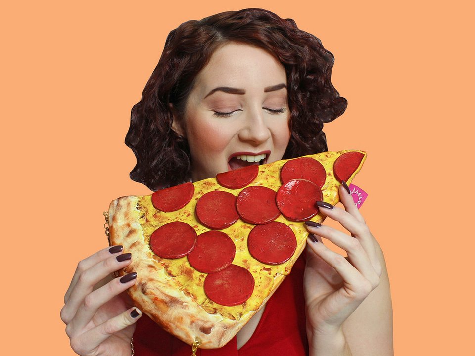 Ολλανδή σχεδιάστρια έκανε τσάντες τα πιο λαχταριστά φαγητά και γλυκά [εικόνες] | iefimerida.gr 6