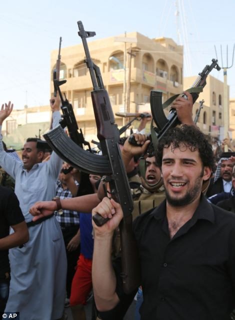 Ιράκ: Στρατολογούνται και παιδιά -Σοκαριστικά στιγμιότυπα με εκτελέσεις στρατιωτών [βίντεο - εικόνες] | iefimerida.gr 2