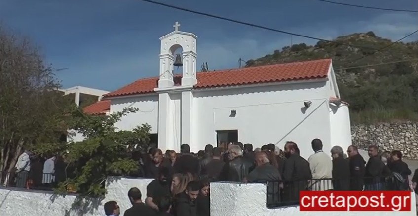 Βουβή οδύνη στο μνημόσυνο του Βαγγέλη Γιακουμάκη [εικόνες & βίντεο] | iefimerida.gr 3