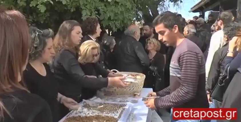 Βουβή οδύνη στο μνημόσυνο του Βαγγέλη Γιακουμάκη [εικόνες & βίντεο] | iefimerida.gr 4