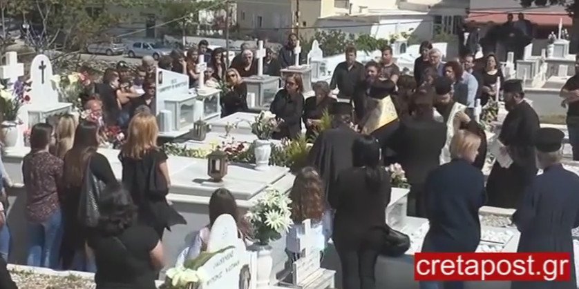 Βουβή οδύνη στο μνημόσυνο του Βαγγέλη Γιακουμάκη [εικόνες & βίντεο] | iefimerida.gr 2