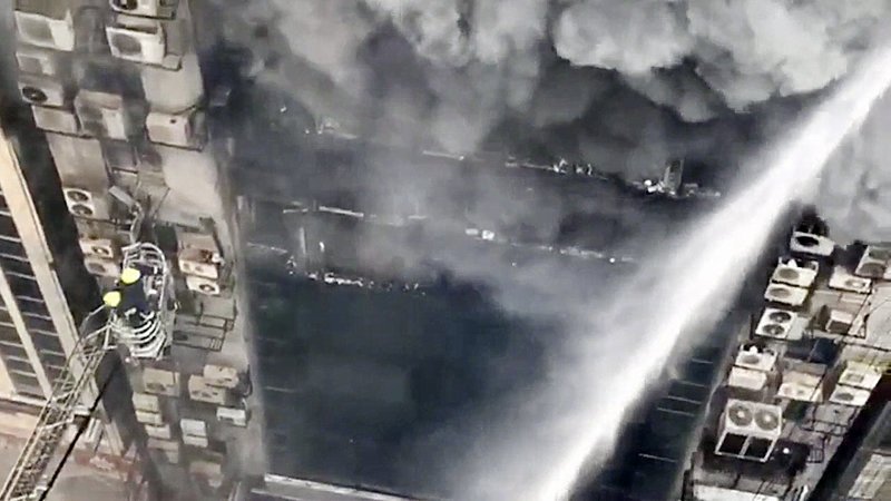 Μπαγκλαντές: Πυρκαγιά σε κτίριο 19 ορόφων -Δεκάδες εγκλωβισμένοι [εικόνες] | iefimerida.gr 4