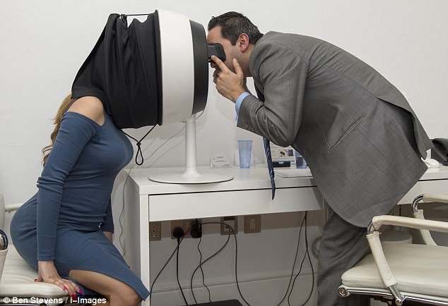  Γιατί οι selfie μπορούν να καταστρέψουν την επιδερμίδα σας [εικόνες & βίντεο] | iefimerida.gr 2