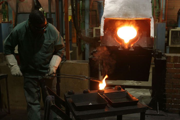 Σε ιδιωτική τράπεζα του Λονδίνου - Εκεί οι πλούσιοι πηγαίνουν για να χαϊδέψουν τις ράβδους χρυσού τους [βίντεο] | iefimerida.gr 0