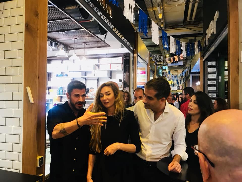 Συγκεκριμένα, ο διάσημος σεφ και ο περιφερειάρχης Στερεάς Ελλάδας έδωσαν το «παρών» σε γιορτή αγροδιατροφής και τουρισμού που διοργάνωσε η ελληνική πρεσβεία και το ελληνικό γραφείο τουρισμού στο Ισραήλ.