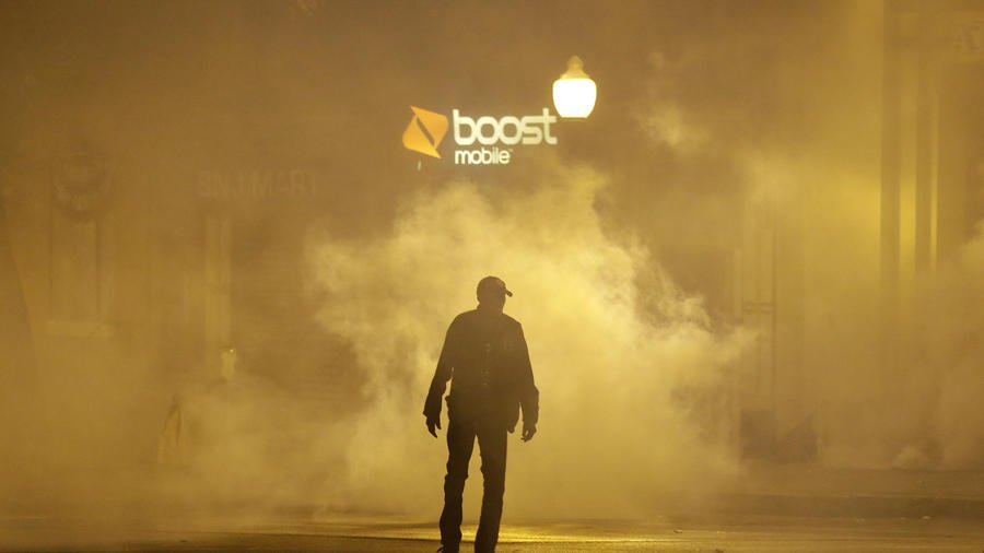 Δεύτερη ημέρα χάους στη Βαλτιμόρη: Καπνογόνα και σπρέι πιπεριού εναντίον των διαδηλωτών [εικόνες & βίντεο] | iefimerida.gr 6