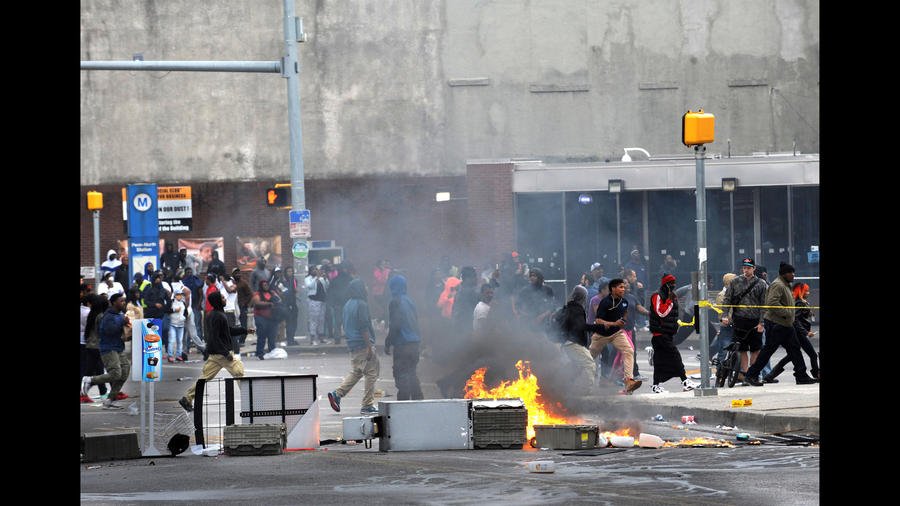Εκτός ελέγχου η οργή των Αφροαμερικανών: Πυρπόλησαν γηροκομείο -Σε κατάσταση εκτάκτου ανάγκης το Μέριλαντ [εικόνες & βίντεο] | iefimerida.gr 14