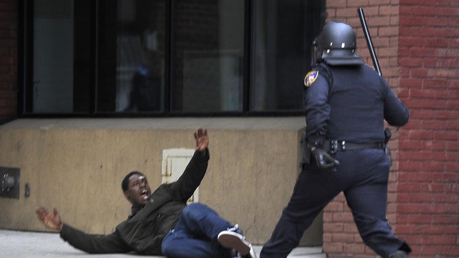 Εκτός ελέγχου η οργή των Αφροαμερικανών: Πυρπόλησαν γηροκομείο -Σε κατάσταση εκτάκτου ανάγκης το Μέριλαντ [εικόνες & βίντεο] | iefimerida.gr 21