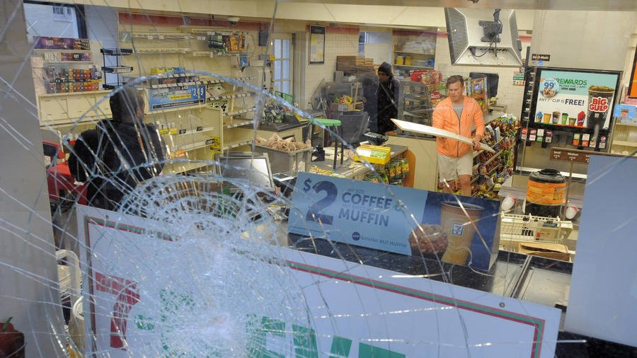 Εκτός ελέγχου η οργή των Αφροαμερικανών: Πυρπόλησαν γηροκομείο -Σε κατάσταση εκτάκτου ανάγκης το Μέριλαντ [εικόνες & βίντεο] | iefimerida.gr 15