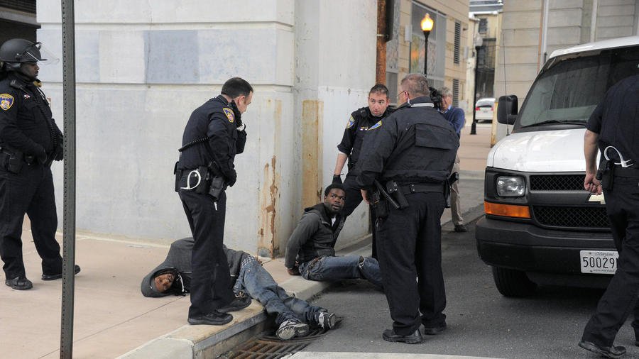 Εκτός ελέγχου η οργή των Αφροαμερικανών: Πυρπόλησαν γηροκομείο -Σε κατάσταση εκτάκτου ανάγκης το Μέριλαντ [εικόνες & βίντεο] | iefimerida.gr 8