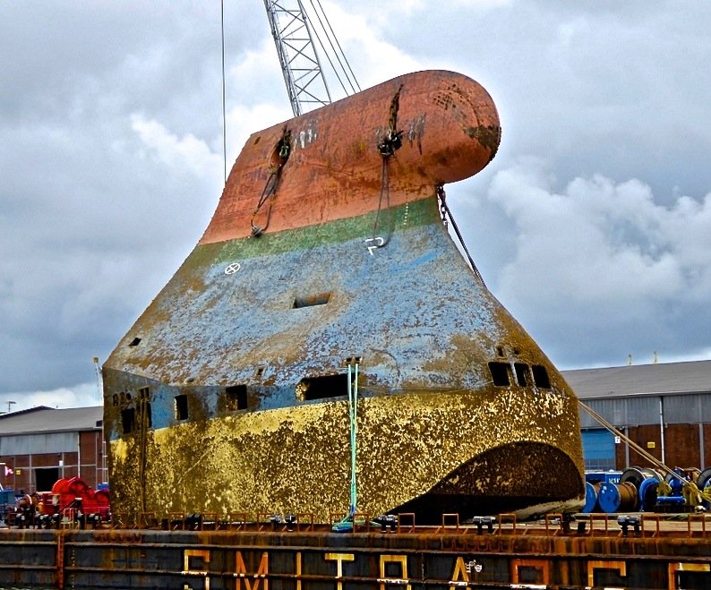 Η δύσκολη διαδικασία της ανέλκυσης -Βγάζοντας από το βυθό φορτηγό πλοίο με 1.400 οχήματα [βίντεο & εικόνες]  | iefimerida.gr 7