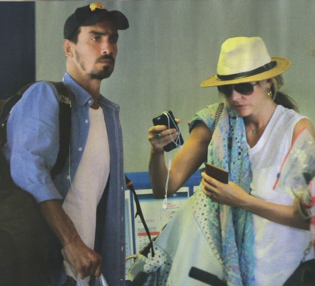 Η Τζένη Μπαλατσινού κάνει βόλτες με τον νέο της έρωτα στη Σκύρο [εικόνες] | iefimerida.gr 1