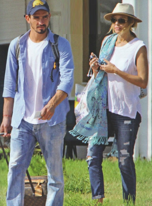 Η Τζένη Μπαλατσινού κάνει βόλτες με τον νέο της έρωτα στη Σκύρο [εικόνες] | iefimerida.gr 2