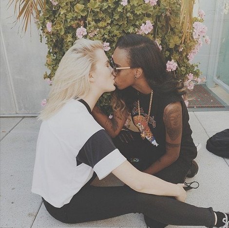 H κούκλα κόρη της Kim Basinger βρήκε τον έρωτα στο πρόσωπο μιας ράπερ [εικόνες] | iefimerida.gr 1